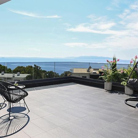 Sea View Deluxe Apartment Рийека Екстериор снимка