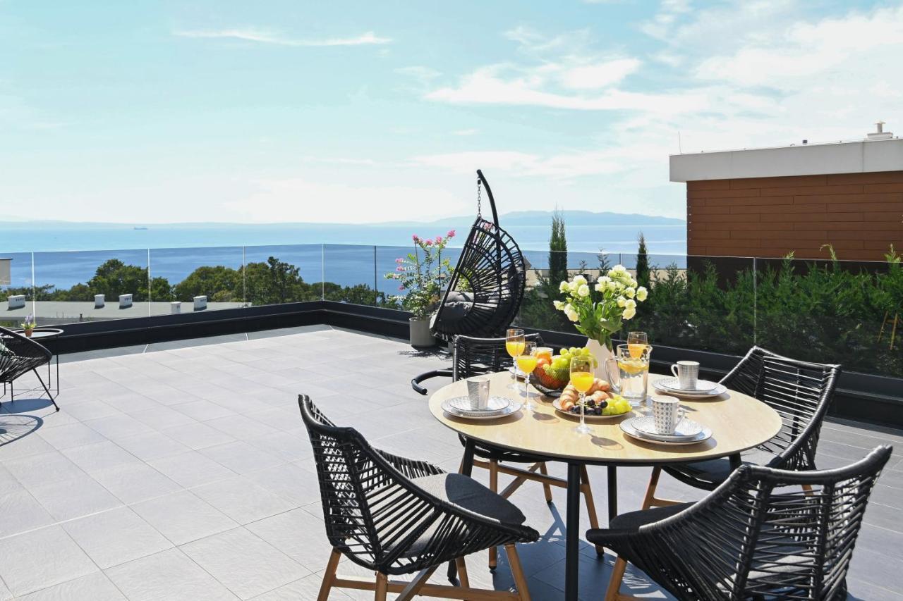 Sea View Deluxe Apartment Рийека Екстериор снимка