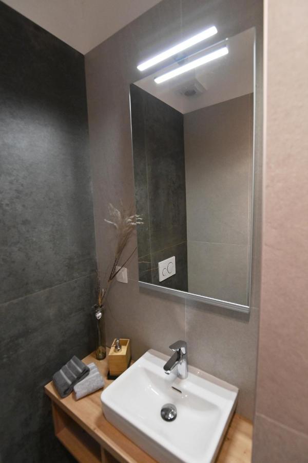 Sea View Deluxe Apartment Рийека Екстериор снимка