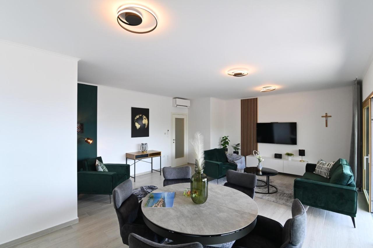 Sea View Deluxe Apartment Рийека Екстериор снимка