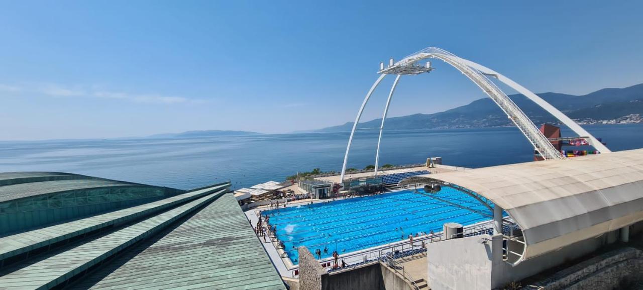 Sea View Deluxe Apartment Рийека Екстериор снимка