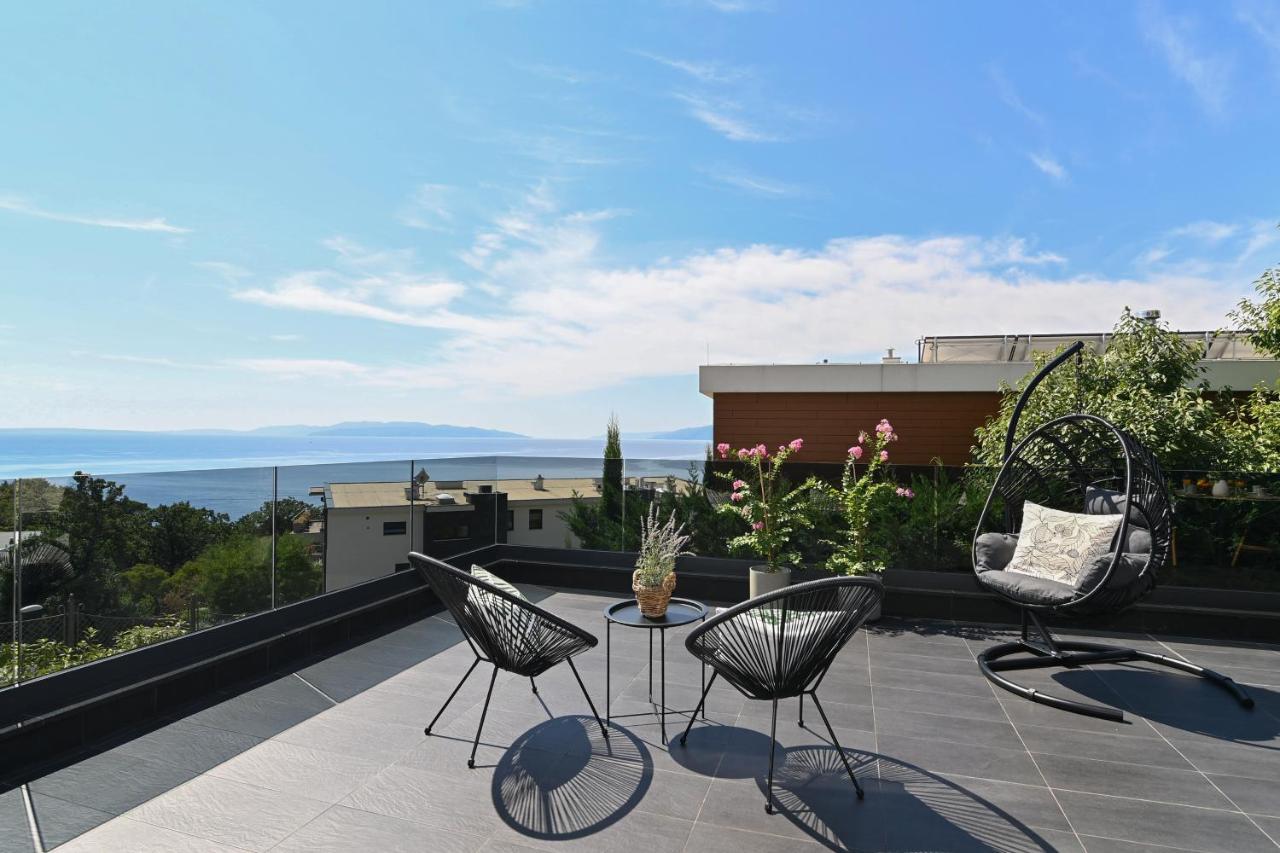 Sea View Deluxe Apartment Рийека Екстериор снимка