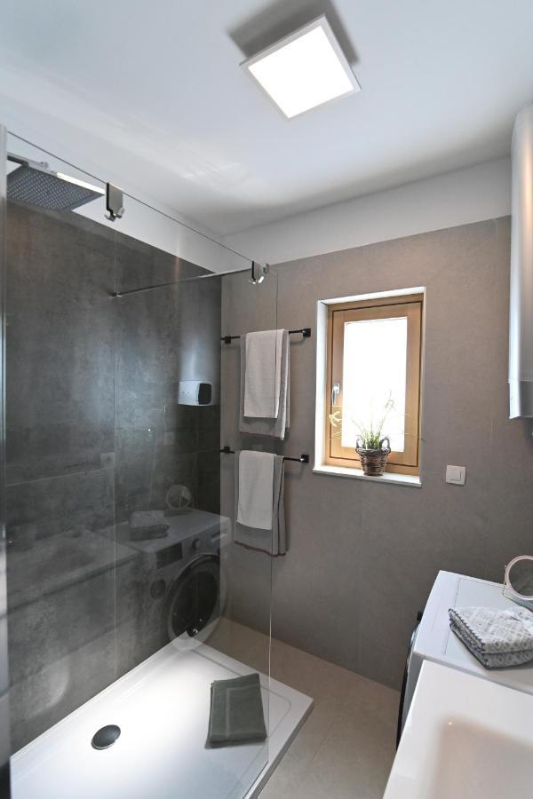 Sea View Deluxe Apartment Рийека Екстериор снимка