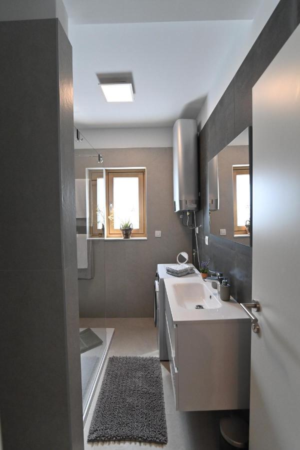 Sea View Deluxe Apartment Рийека Екстериор снимка