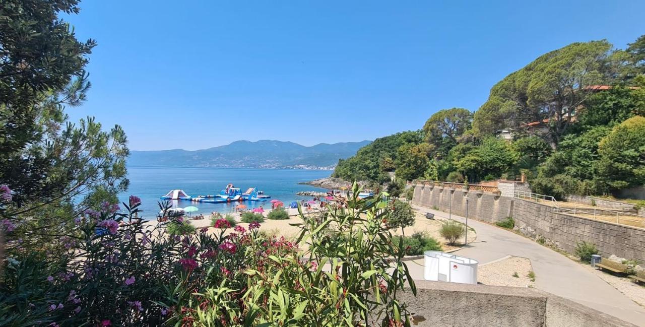Sea View Deluxe Apartment Рийека Екстериор снимка